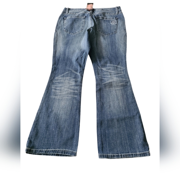 LAURIE FELT |LOS ANGELES | CLASSIC BOOT CUT |W/VITAL STRETCH TECHNOLOGY| SIZE 6P - Picture 14 of 16